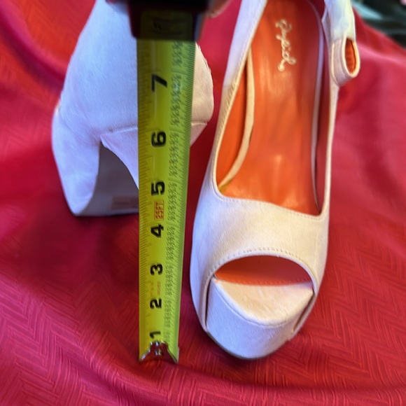 Qupid Pink 5.5” Platform Heel. Open Toe. Size 8.5 - Picture 2 of 4